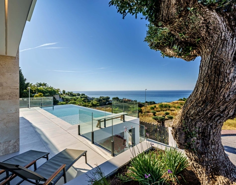 Villa for sale in Benalmadena