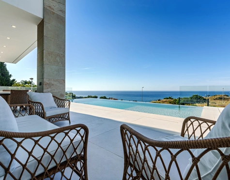 Villa for sale in Benalmadena