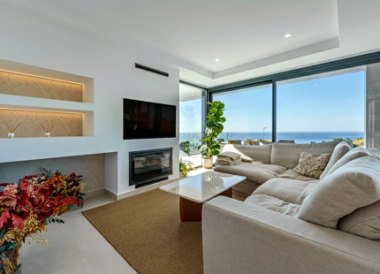 VILLA CONTEMPORÁNEA CON VISTAS PANORÁMICAS AL MAR Y A LA MONTAÑA EN BENALMÁDENA