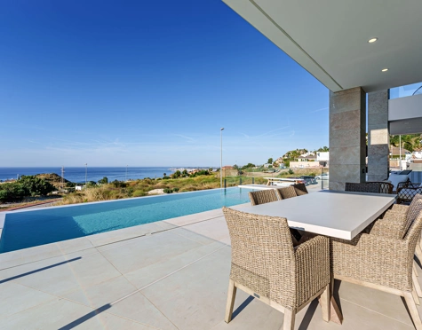 Villa for sale in Benalmadena