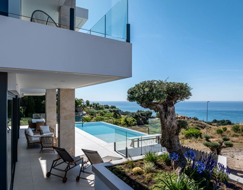 Villa for sale in Benalmadena