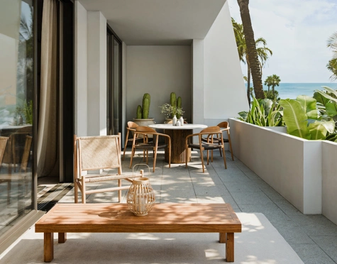EXCLUSIVO APARTAMENTO RENOVADO EN PRIMERA LÍNEA DE PLAYA CON VISTAS AL MAR