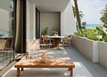 STUNNING FRONTLINE BEACH APARTMENT WITH SEA VIEWS