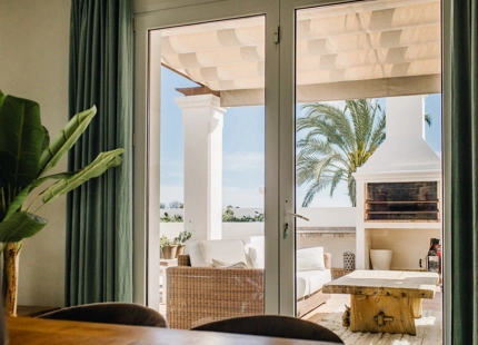 ELEGANTE VILLA DE ESTILO ANDALUZ EN LA RESINA GOLF, ESTEPONA ESTE