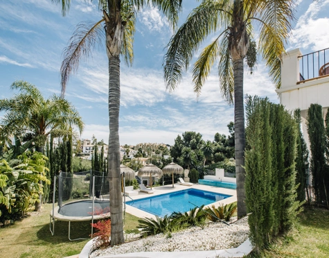 Villa for sale in La Resina Golf, Estepona East