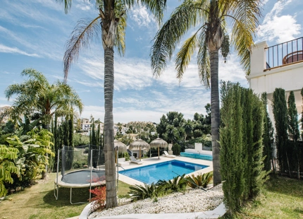 ELEGANTE VILLA DE ESTILO ANDALUZ EN LA RESINA GOLF, ESTEPONA ESTE