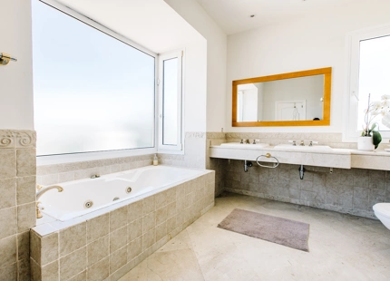 ELEGANTE VILLA DE ESTILO ANDALUZ EN LA RESINA GOLF, ESTEPONA ESTE