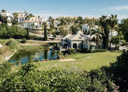 ELEGANTE VILLA DE ESTILO ANDALUZ EN LA RESINA GOLF, ESTEPONA ESTE