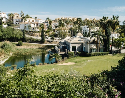 Villa for sale in La Resina Golf, Estepona East