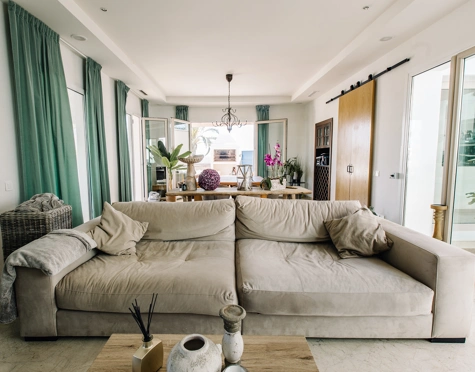 Villa for sale in La Resina Golf, Estepona East