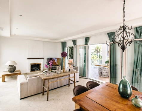 Villa for sale in La Resina Golf, Estepona East
