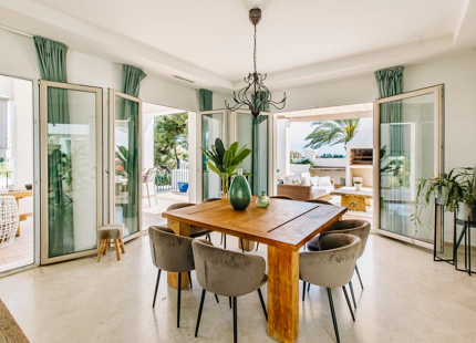 ELEGANTE VILLA DE ESTILO ANDALUZ EN LA RESINA GOLF, ESTEPONA ESTE