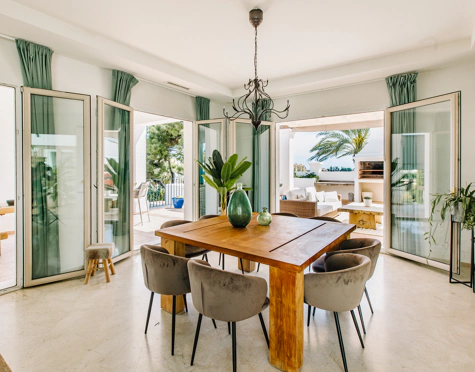 Villa for sale in La Resina Golf, Estepona East