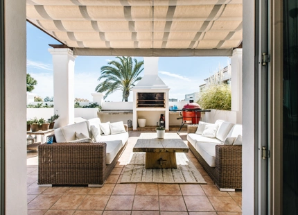 ELEGANTE VILLA DE ESTILO ANDALUZ EN LA RESINA GOLF, ESTEPONA ESTE