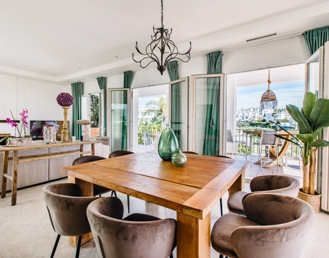 Villa for sale in La Resina Golf, Estepona East
