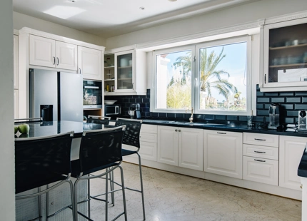 ELEGANTE VILLA DE ESTILO ANDALUZ EN LA RESINA GOLF, ESTEPONA ESTE