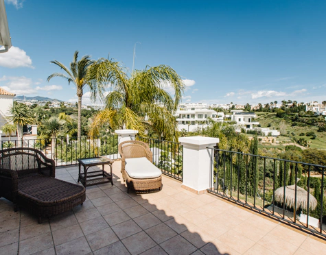 Villa for sale in La Resina Golf, Estepona East