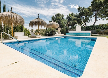 ELEGANTE VILLA DE ESTILO ANDALUZ EN LA RESINA GOLF, ESTEPONA ESTE