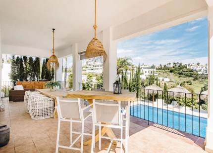 ELEGANTE VILLA DE ESTILO ANDALUZ EN LA RESINA GOLF, ESTEPONA ESTE