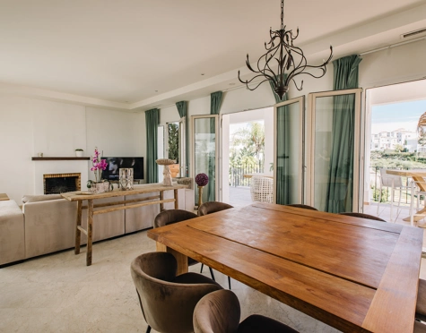Villa for sale in La Resina Golf, Estepona East
