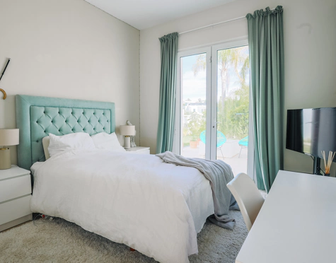 Villa for sale in La Resina Golf, Estepona East