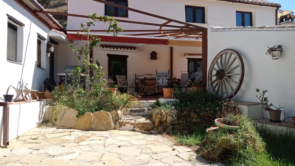 Villa for sale in Casares