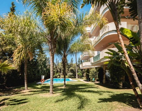 APARTAMENTO RENOVADO EN VENTA CERCA DE PUERTO BANÚS, MARBELLA