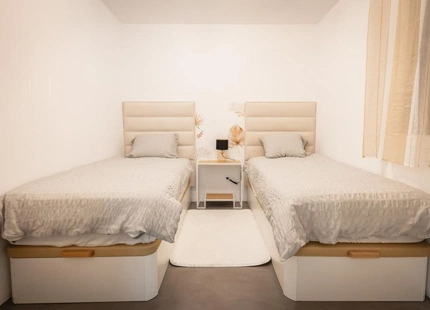 APARTAMENTO RENOVADO EN VENTA CERCA DE PUERTO BANÚS, MARBELLA