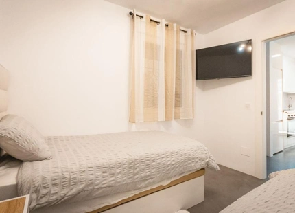 APARTAMENTO RENOVADO EN VENTA CERCA DE PUERTO BANÚS, MARBELLA
