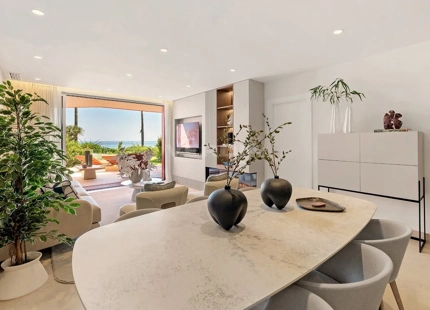 APARTAMENTO COSTERO EN VENTA EN MENARA BEACH, ESTEPONA