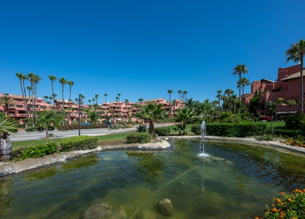 APARTAMENTO COSTERO EN VENTA EN MENARA BEACH, ESTEPONA