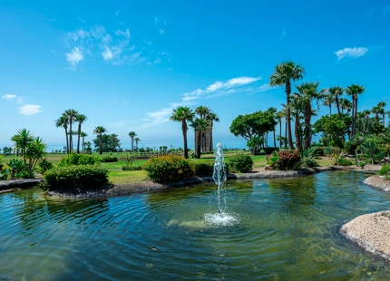 APARTAMENTO COSTERO EN VENTA EN MENARA BEACH, ESTEPONA