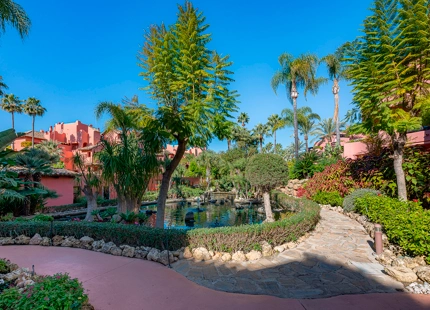 APARTAMENTO COSTERO EN VENTA EN MENARA BEACH, ESTEPONA