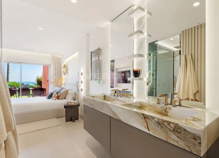 APARTAMENTO COSTERO EN VENTA EN MENARA BEACH, ESTEPONA