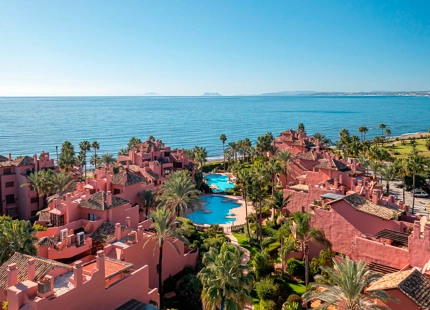 APARTAMENTO COSTERO EN VENTA EN MENARA BEACH, ESTEPONA