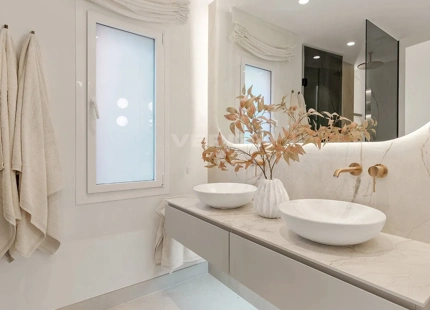 APARTAMENTO COSTERO EN VENTA EN MENARA BEACH, ESTEPONA