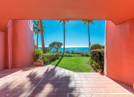 APARTAMENTO COSTERO EN VENTA EN MENARA BEACH, ESTEPONA