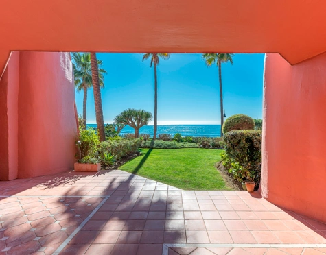 Apartamento Planta Baja en venta en Menara Beach, Estepona East