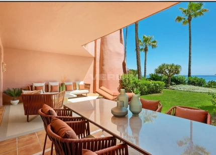 APARTAMENTO COSTERO EN VENTA EN MENARA BEACH, ESTEPONA