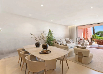 APARTAMENTO COSTERO EN VENTA EN MENARA BEACH, ESTEPONA