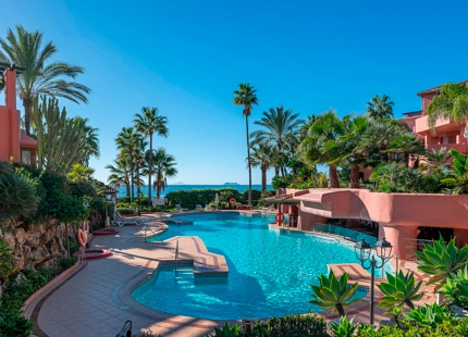 APARTAMENTO COSTERO EN VENTA EN MENARA BEACH, ESTEPONA
