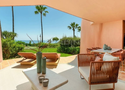 APARTAMENTO COSTERO EN VENTA EN MENARA BEACH, ESTEPONA