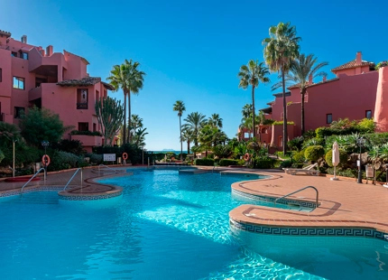 APARTAMENTO COSTERO EN VENTA EN MENARA BEACH, ESTEPONA