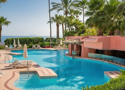 APARTAMENTO COSTERO EN VENTA EN MENARA BEACH, ESTEPONA