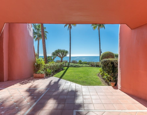 Apartamento Planta Baja en venta en Menara Beach, Estepona East