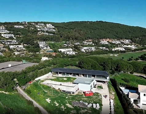 **Casa de madera maciza en venta con vistas impresionantes a Gibraltar**
