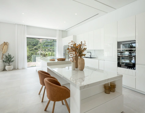 Villa for sale in El Madroñal, Benahavis