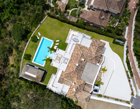 Villa for sale in El Madroñal, Benahavis