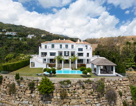 Villa for sale in El Madroñal, Benahavis