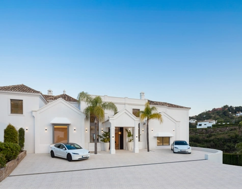 Villa for sale in El Madroñal, Benahavis